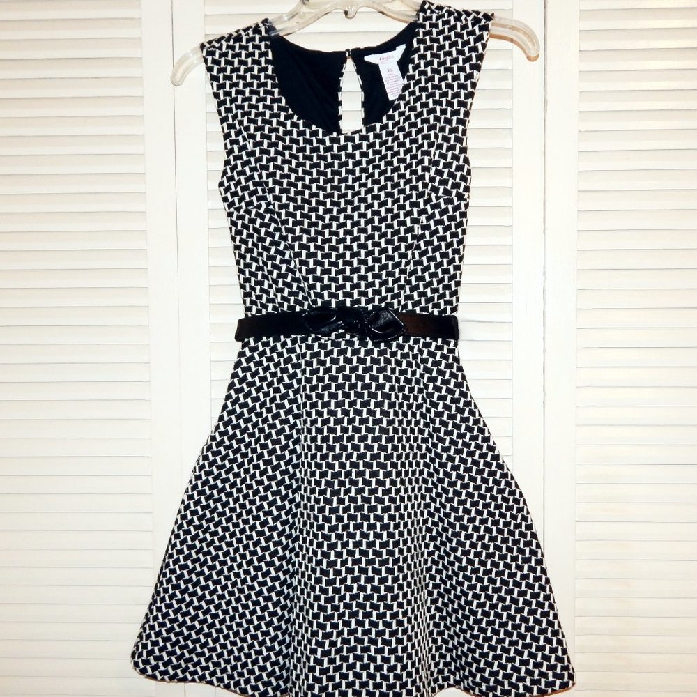 Candie's Black and White dress